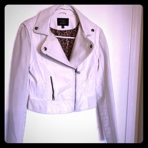 Jacket color white cream